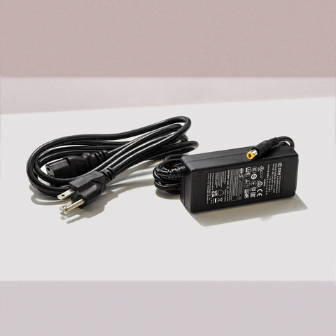 Adaptador de Corriente para Equipos